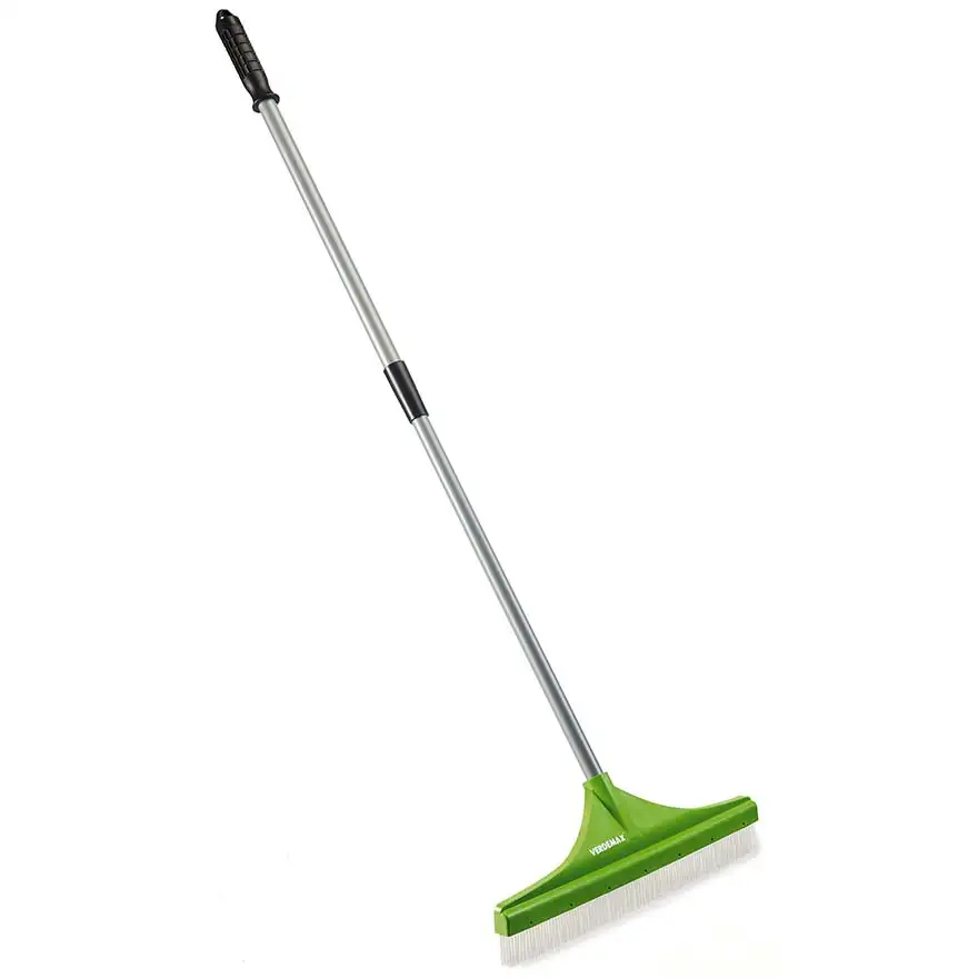 Manual brush for synthetic lawns
