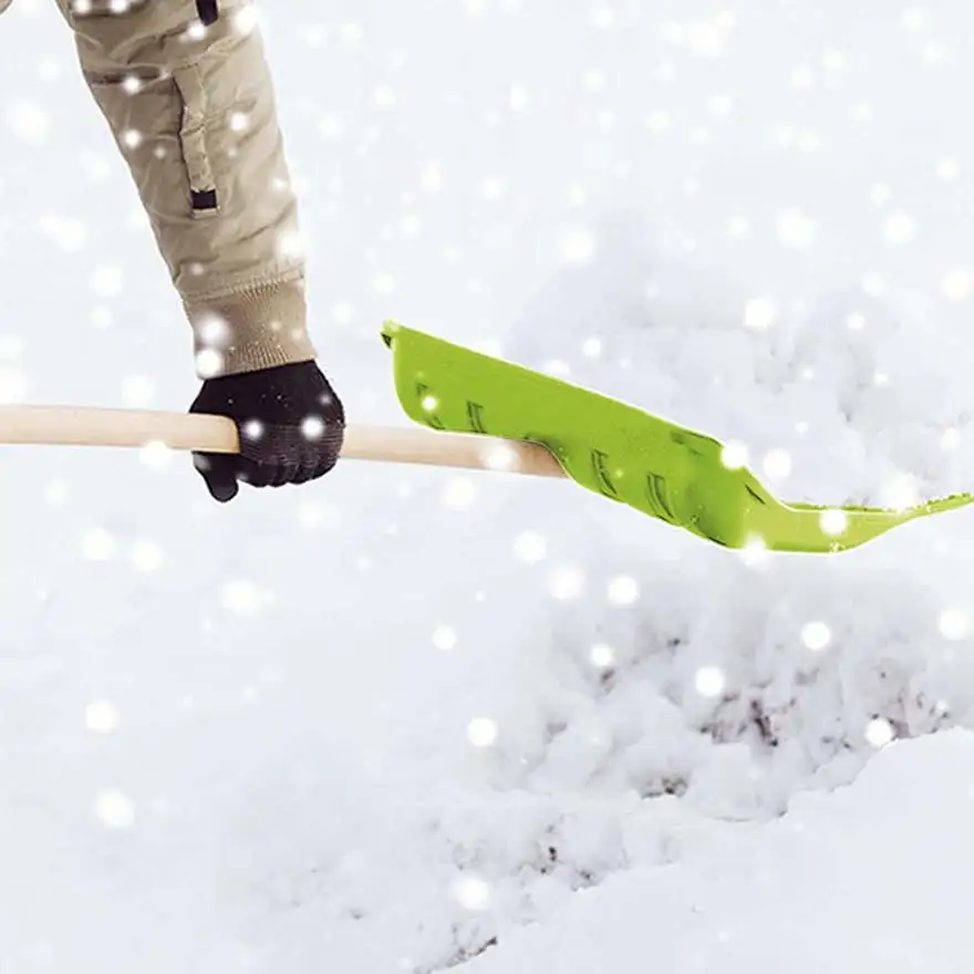 Snow shovel with handle
