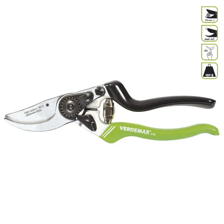 Ergonomic by-pass scissors