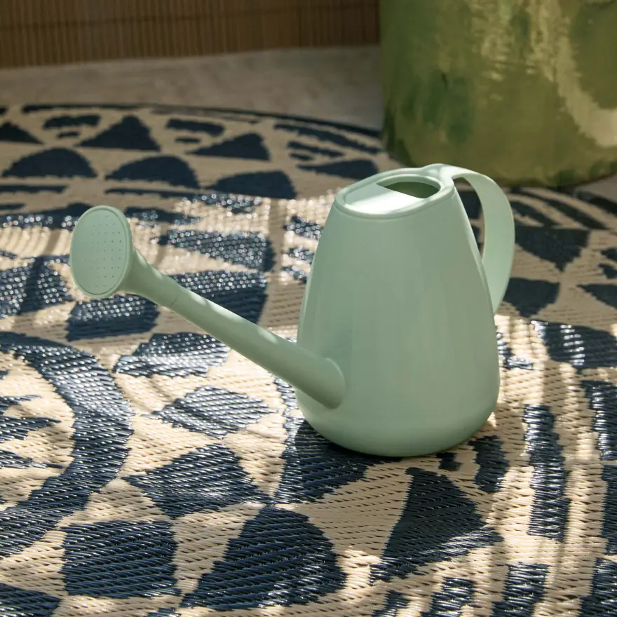 PLASTIC WATERING CAN